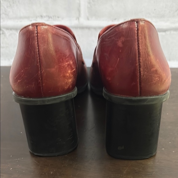 Hush Puppies Burgundy Leather Pumps, size 6M - Picture 5 of 8